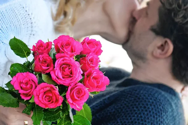 Terann Hilow, Gründerin und Designerin von Vengeance Bikinis, teilt wertvolle Tipps für den Valentinstag.